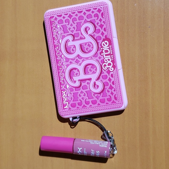 NWT- Barbie Mini Pallette w Butter Gloss- Its a Barbie Party - Picture 3 of 4